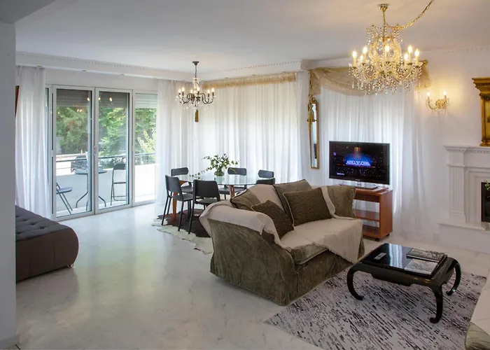 White Mansion Кавала